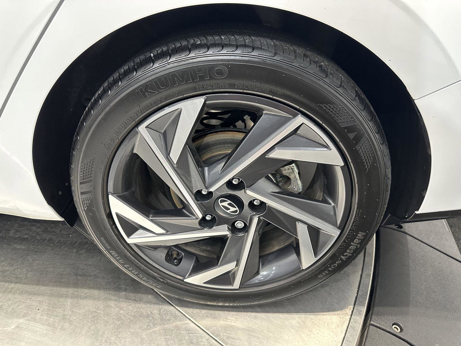 Certified 2024 Hyundai Elantra SEL w/ Convenience Package FWD image 10