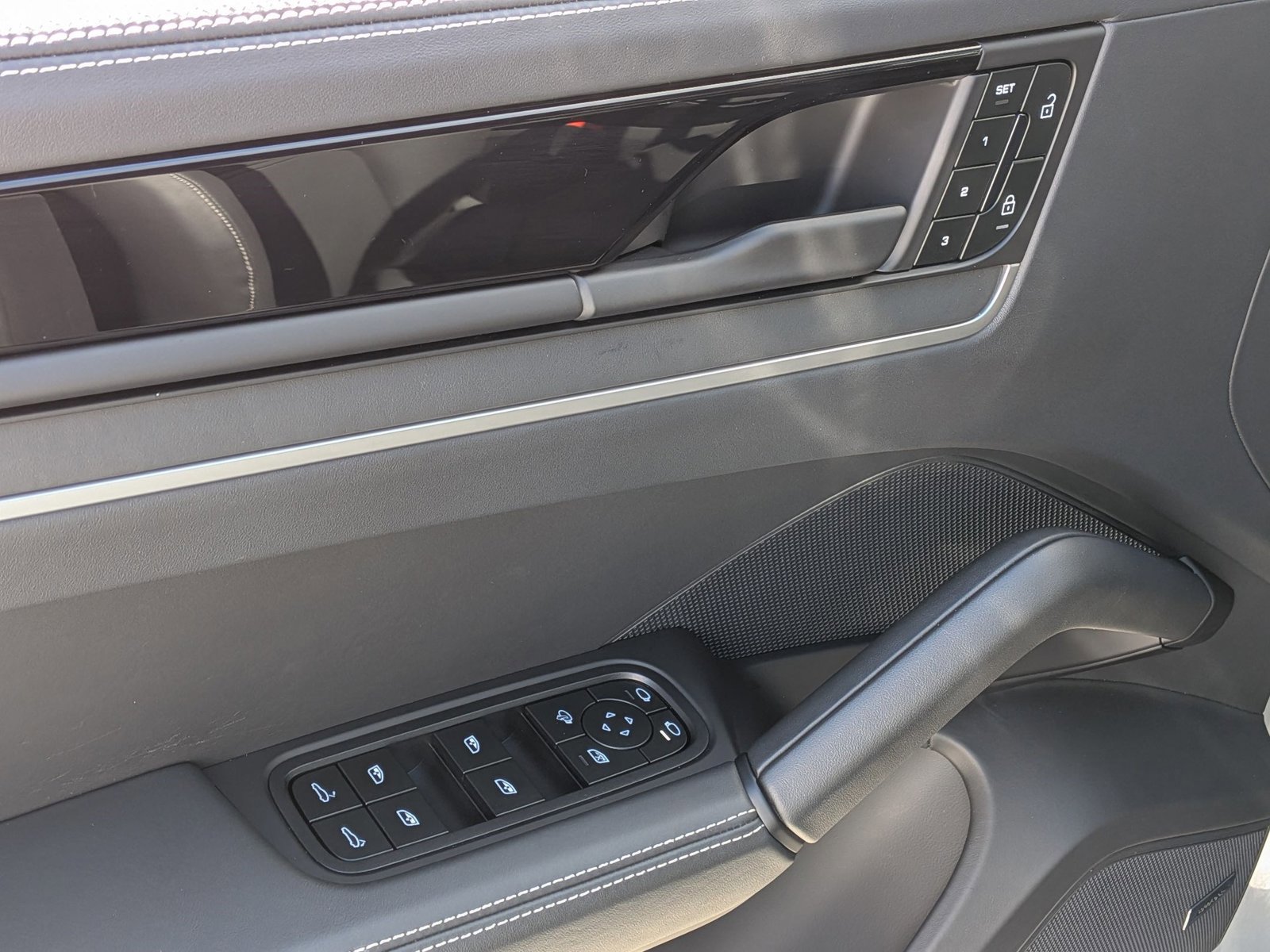 Certified 2025 Porsche Cayenne GTS image 15