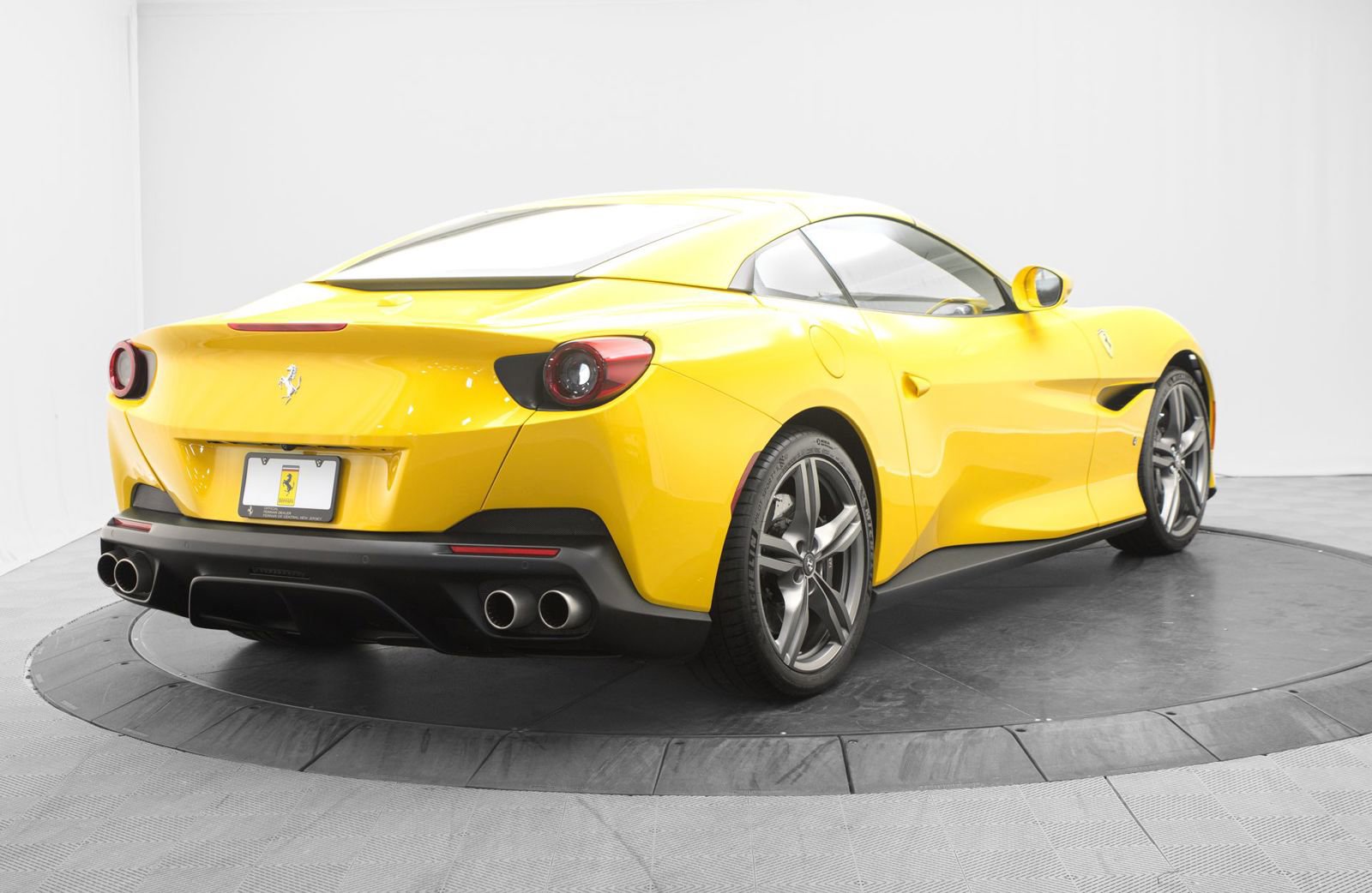 Used 2019 Ferrari Portofino RWD image 11