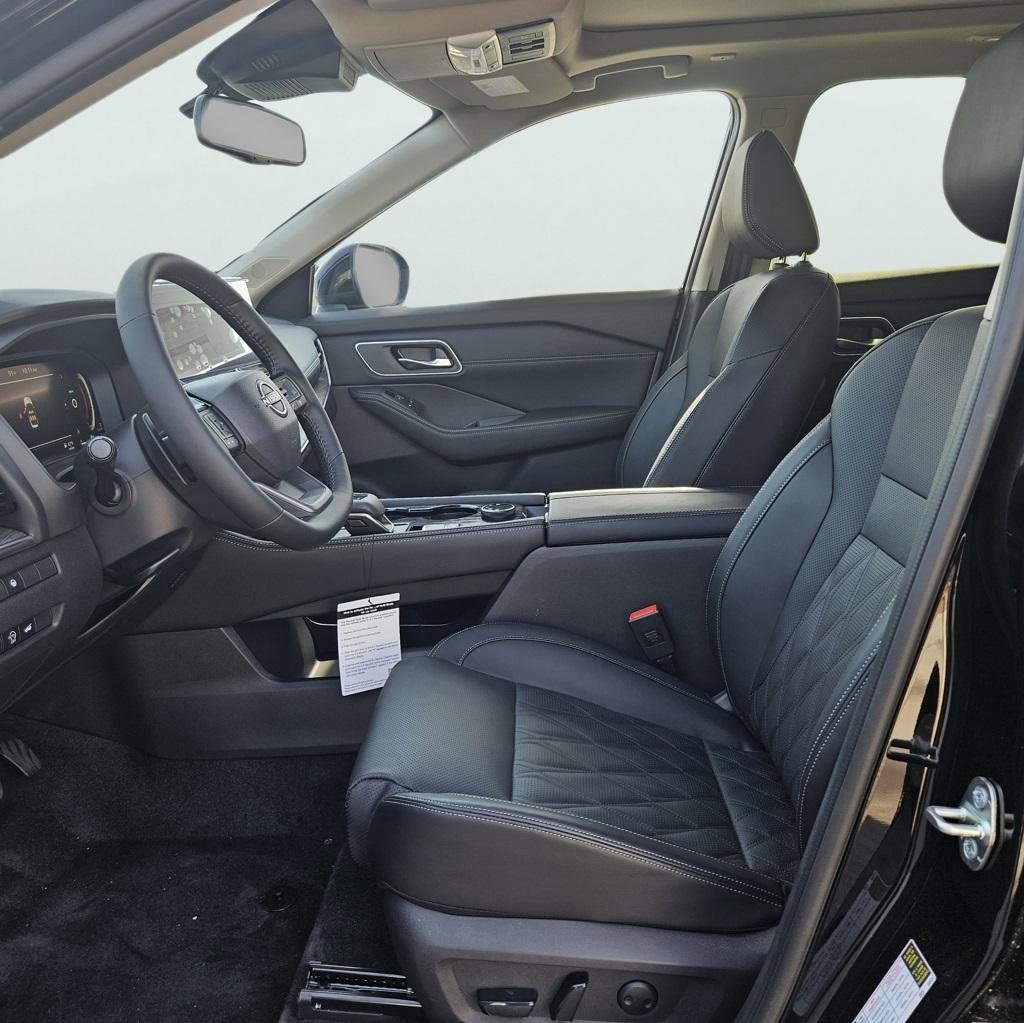 New 2025 Nissan Rogue Platinum image 10