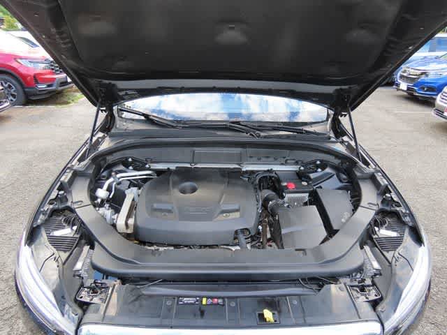 Used 2019 Volvo XC60 T5 Momentum w/ Multimedia Package AWD/4WD image 9