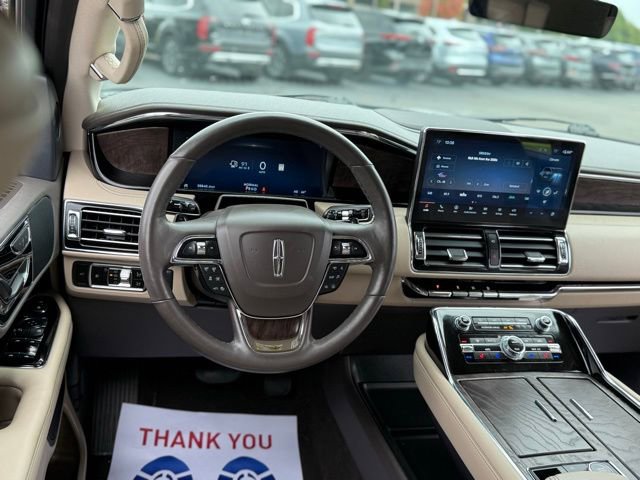 Used 2024 Lincoln Navigator Premiere image 9