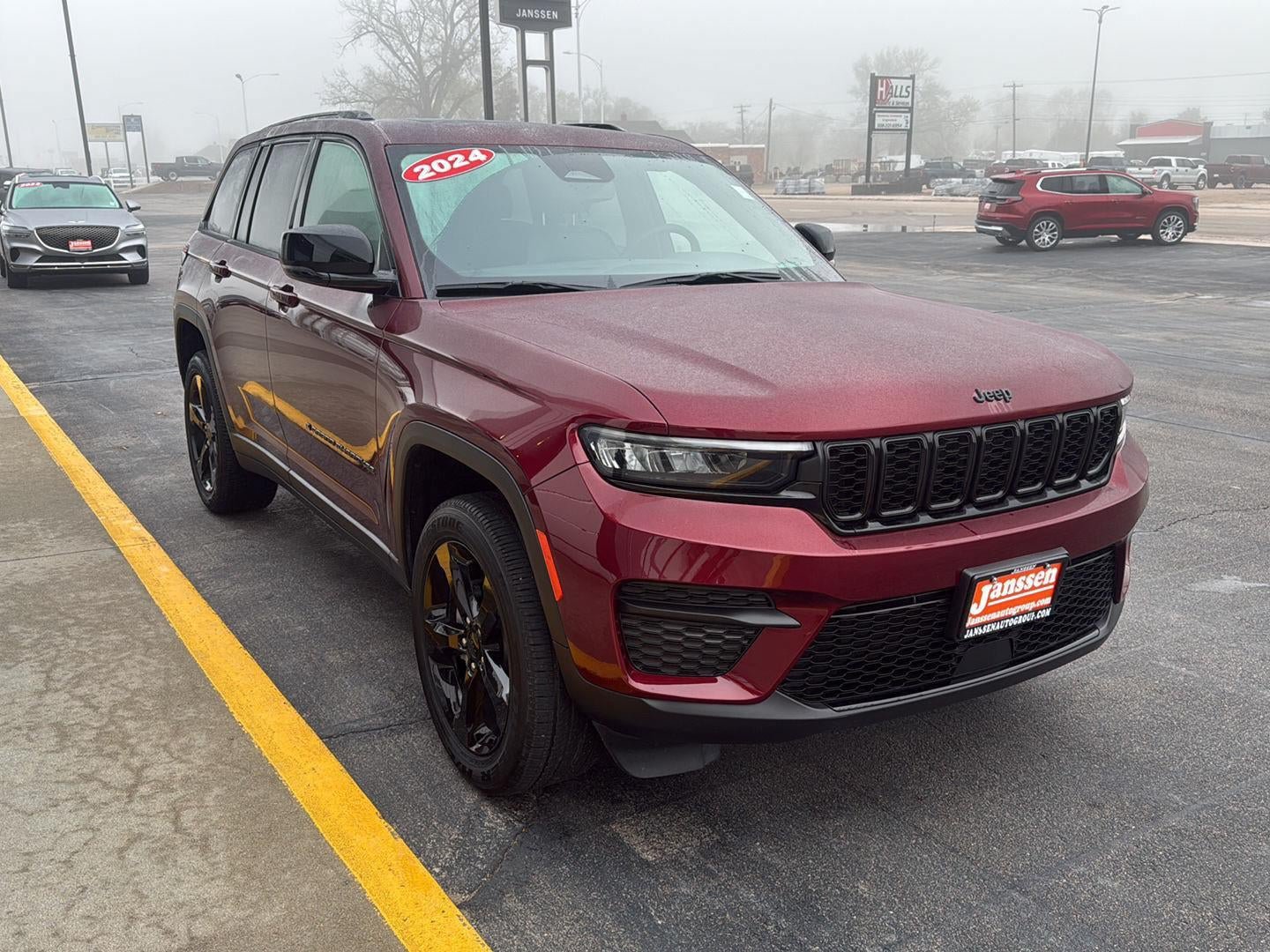 Used 2024 Jeep Grand Cherokee Altitude AWD/4WD image 8