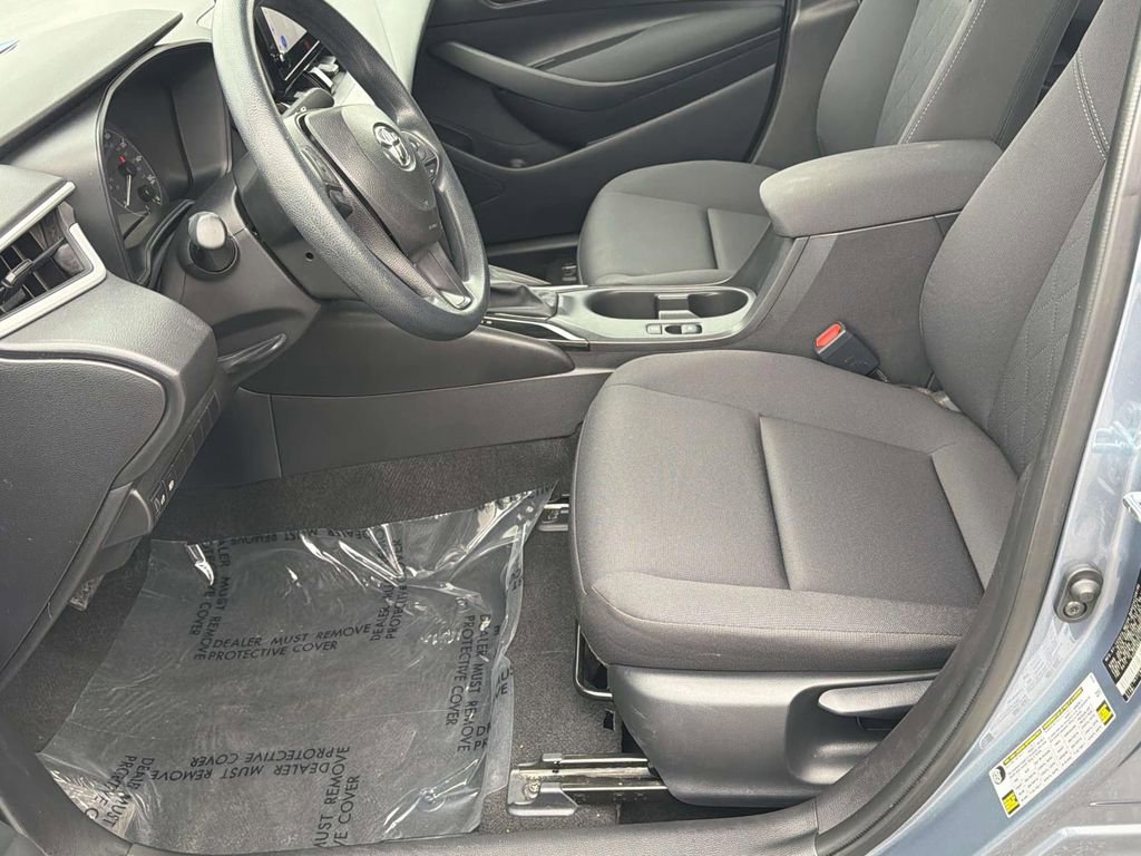 Used 2025 Toyota Corolla LE image 27