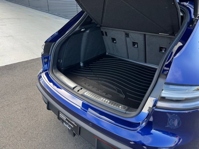 Certified 2025 Porsche Macan image 35