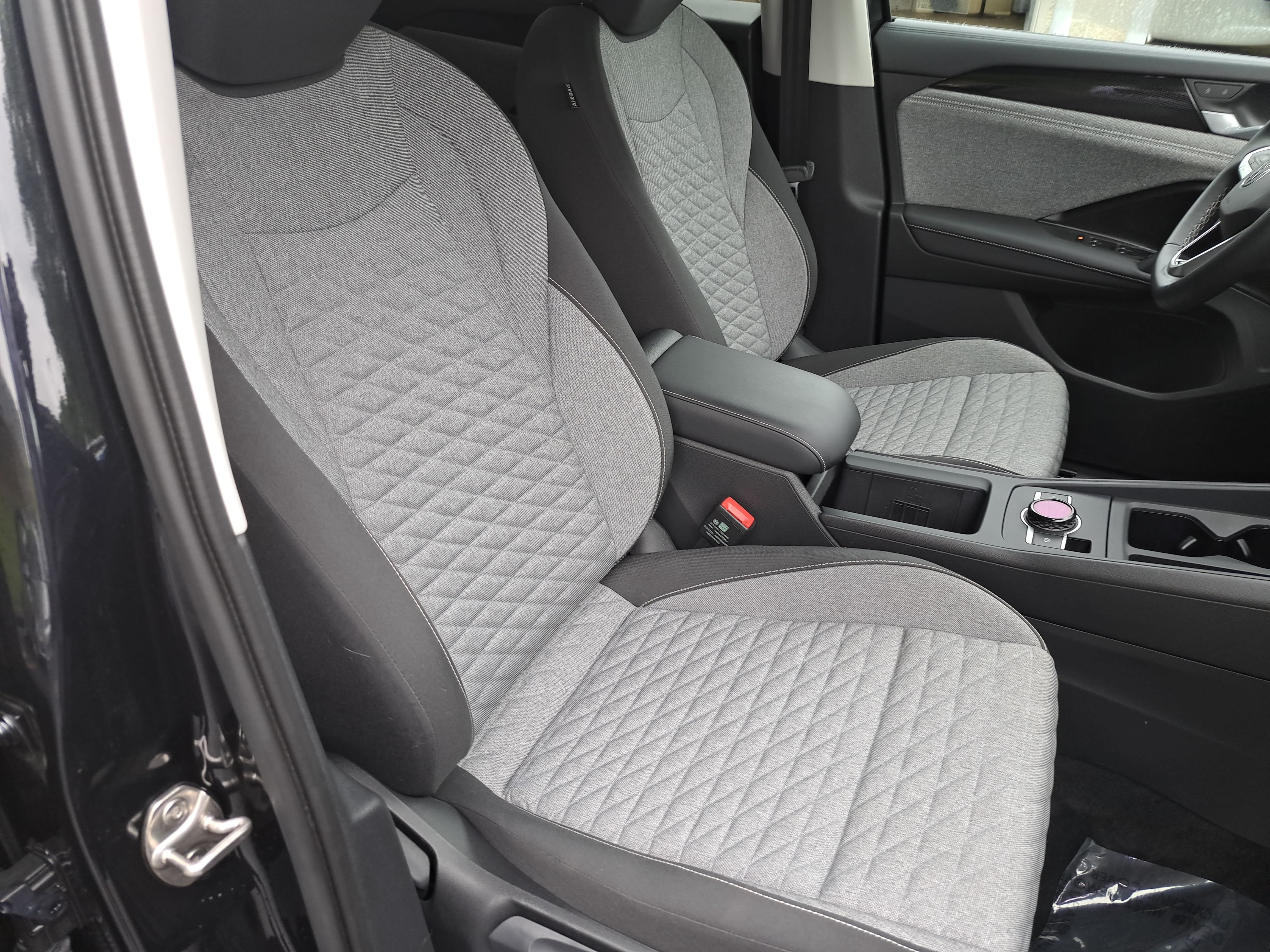 Certified 2025 Volkswagen Tiguan S FWD image 34