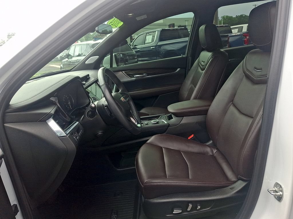 Used 2024 Cadillac XT6 Premium Luxury AWD/4WD image 15