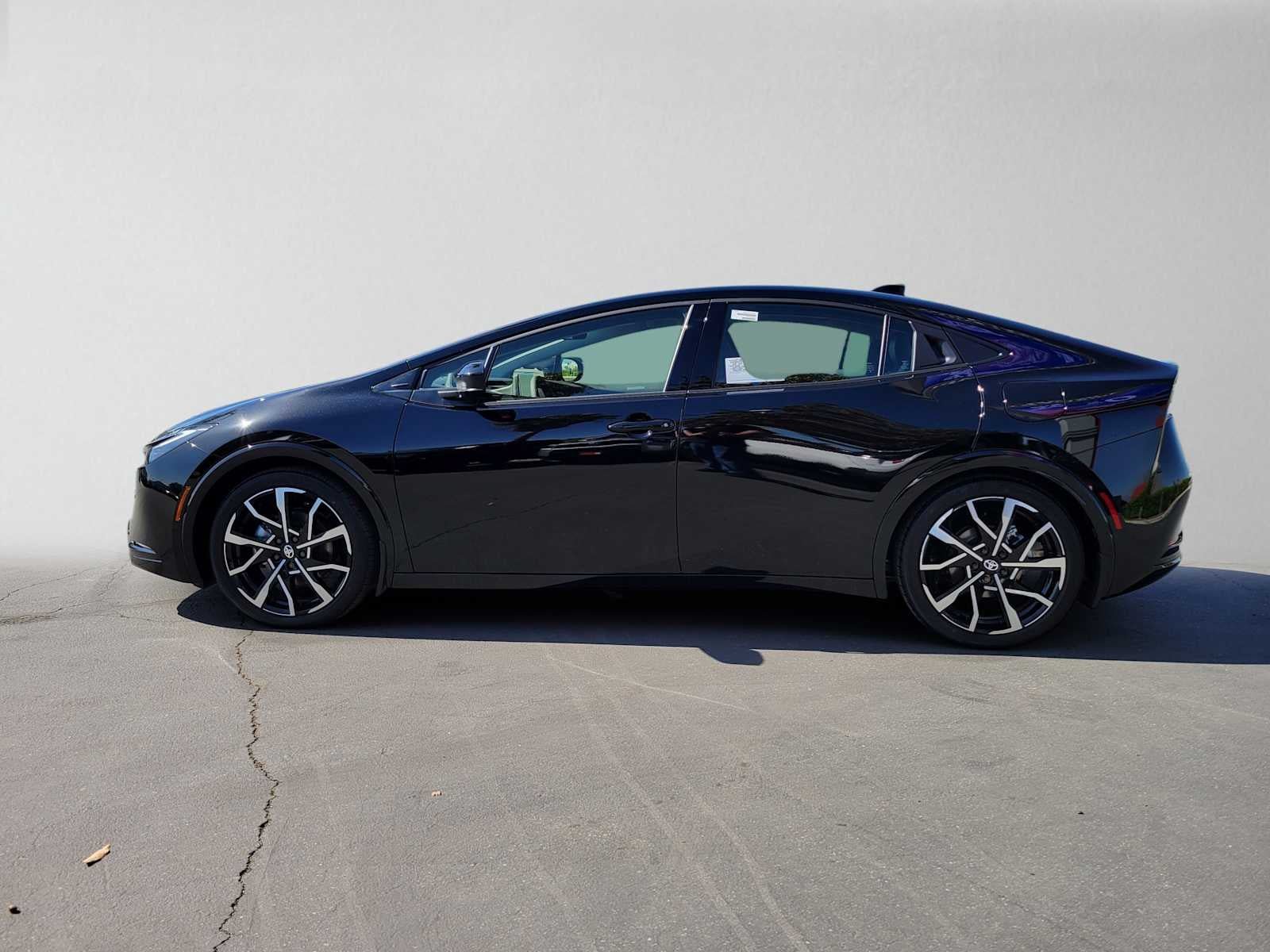 New 2027 Toyota Prius Plug-In Hybrid FWD image 6