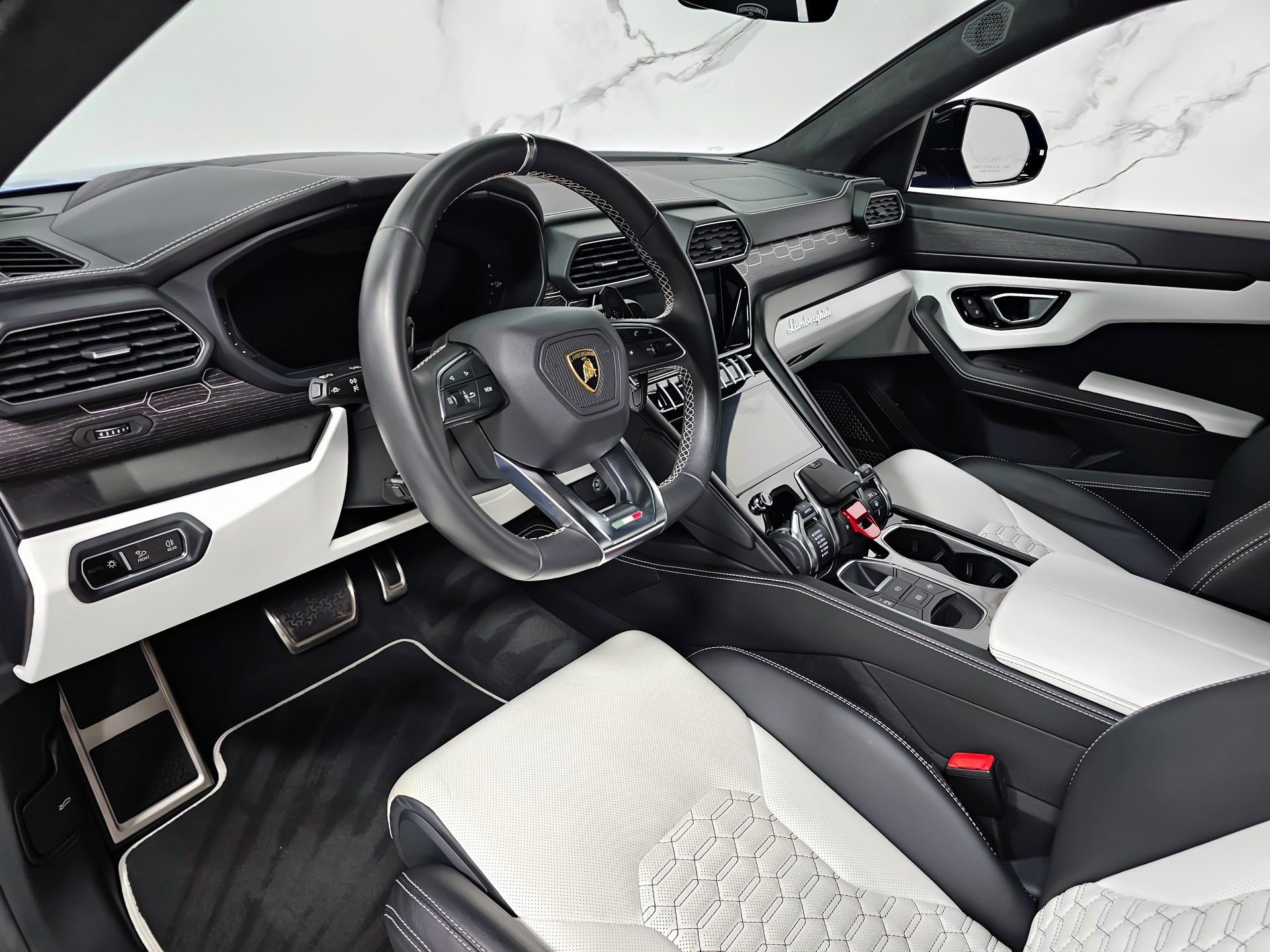 Used 2021 Lamborghini Urus image 22