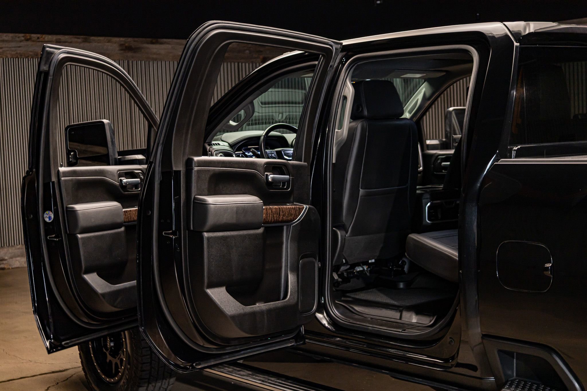 Used 2021 GMC Sierra 2500 Denali w/ Denali Black Diamond Edition image 24