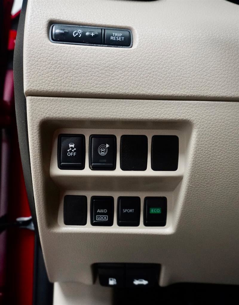 Used 2017 Nissan Rogue SV image 26