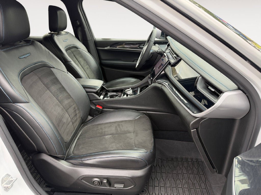 Used 2022 Jeep Grand Cherokee Trailhawk AWD/4WD image 25