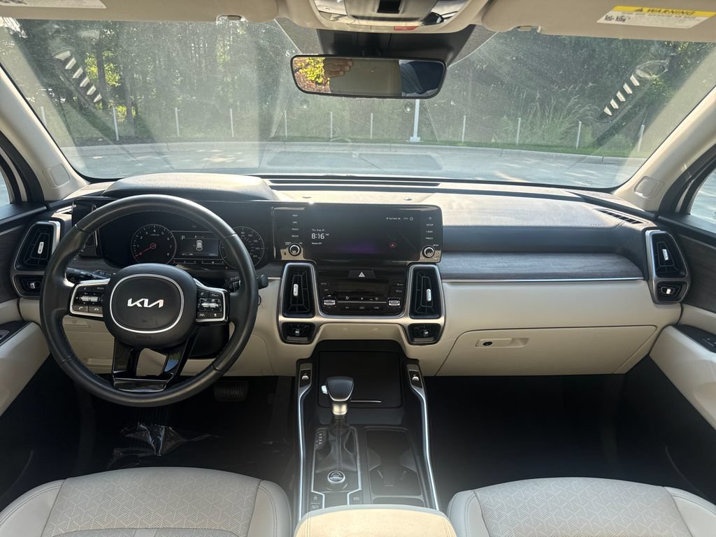 Used 2023 Kia Sorento EX w/ Panoramic Sunroof Package FWD image 16