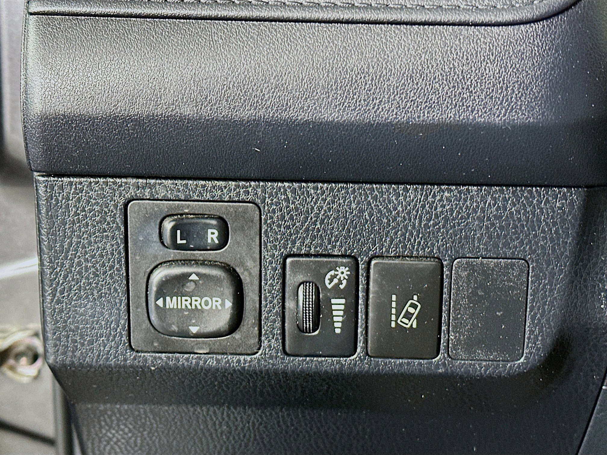 Used 2017 Toyota RAV4 LE image 16