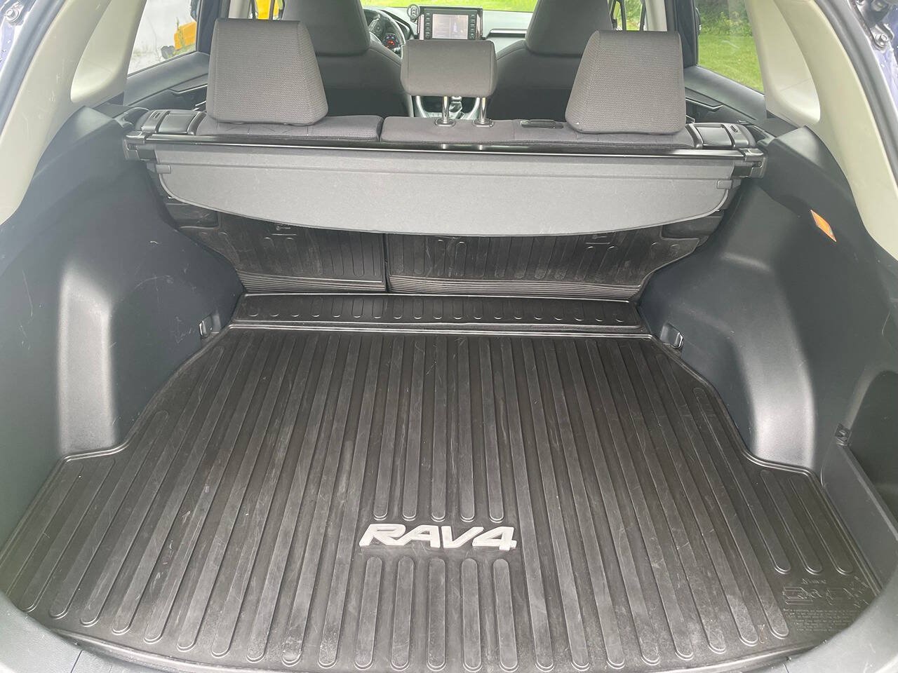 Used 2019 Toyota RAV4 XLE w/ Convenience Package AWD/4WD image 11