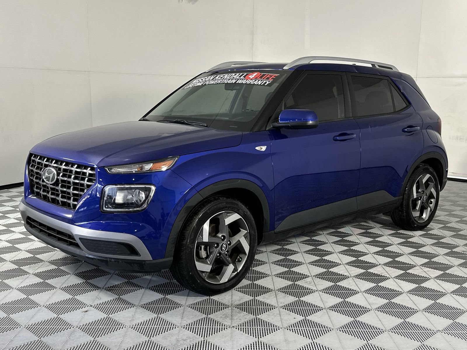 Used 2022 Hyundai Venue SEL FWD image 4