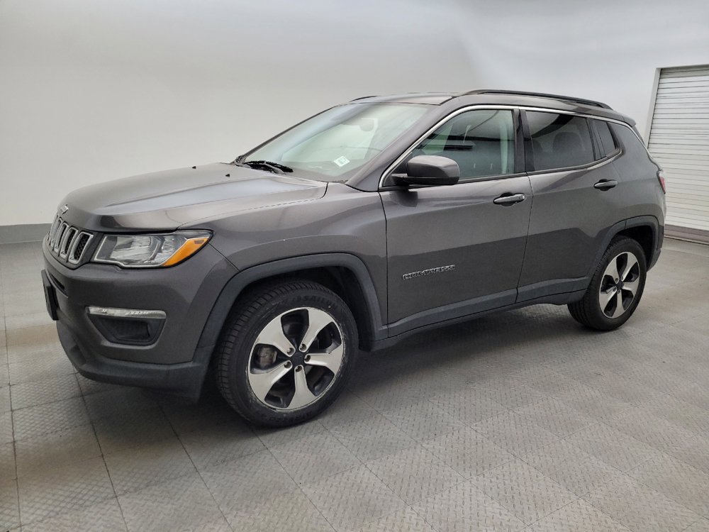 Used 2018 Jeep Compass Latitude w/ Popular Equipment Group FWD image 2