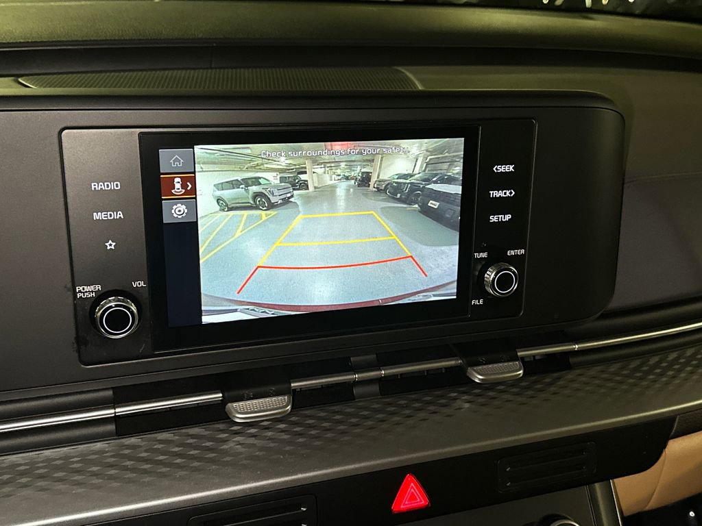 Used 2024 Kia Carnival LX FWD image 26