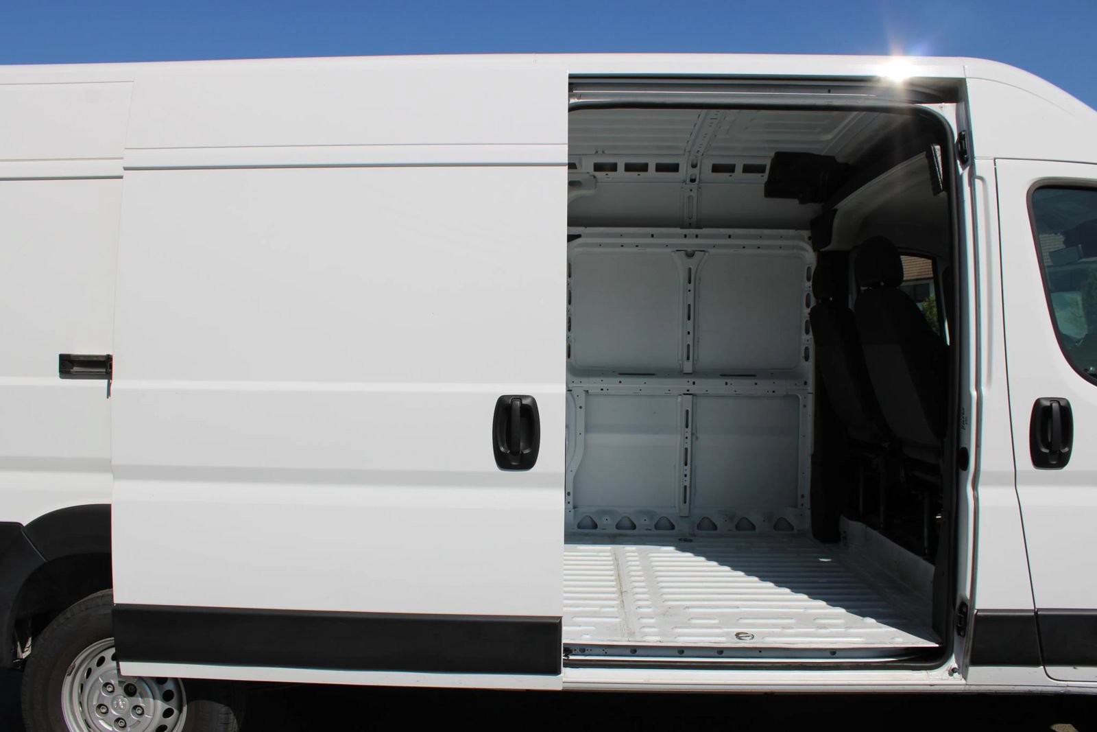 Used 2024 RAM ProMaster 2500 w/ Safety Group FWD image 13