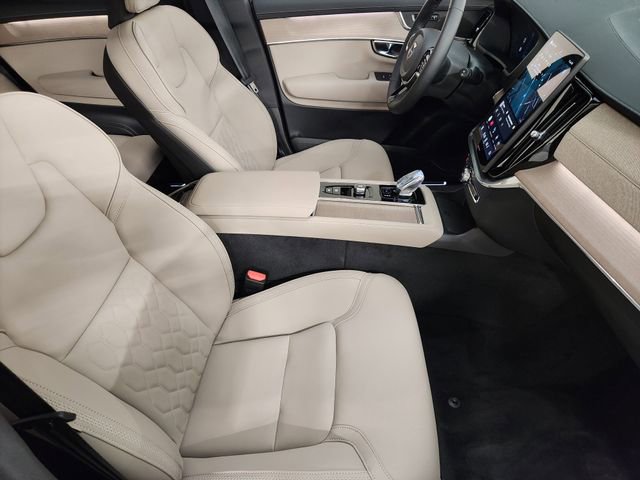 New 2025 Volvo XC90 T8 Core image 3