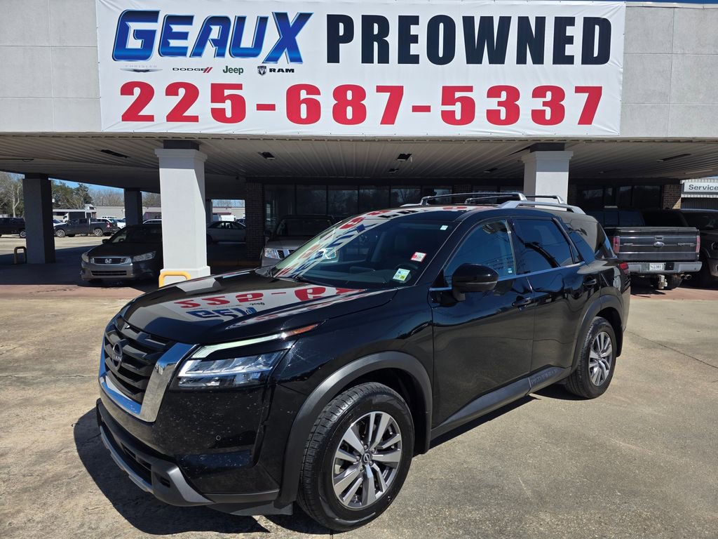 Used 2023 Nissan Pathfinder SL image 1
