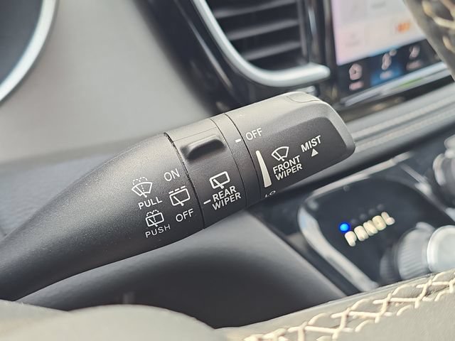 Used 2023 Chrysler Pacifica Limited w/ S Appearance Package AWD/4WD image 16