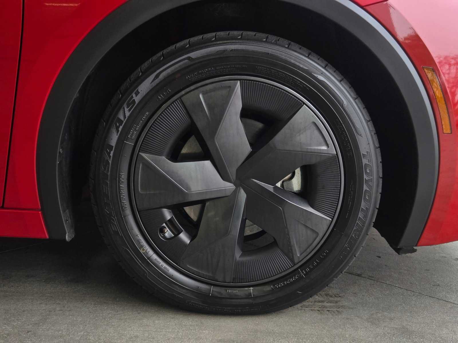 Certified 2025 Toyota Prius LE FWD image 7