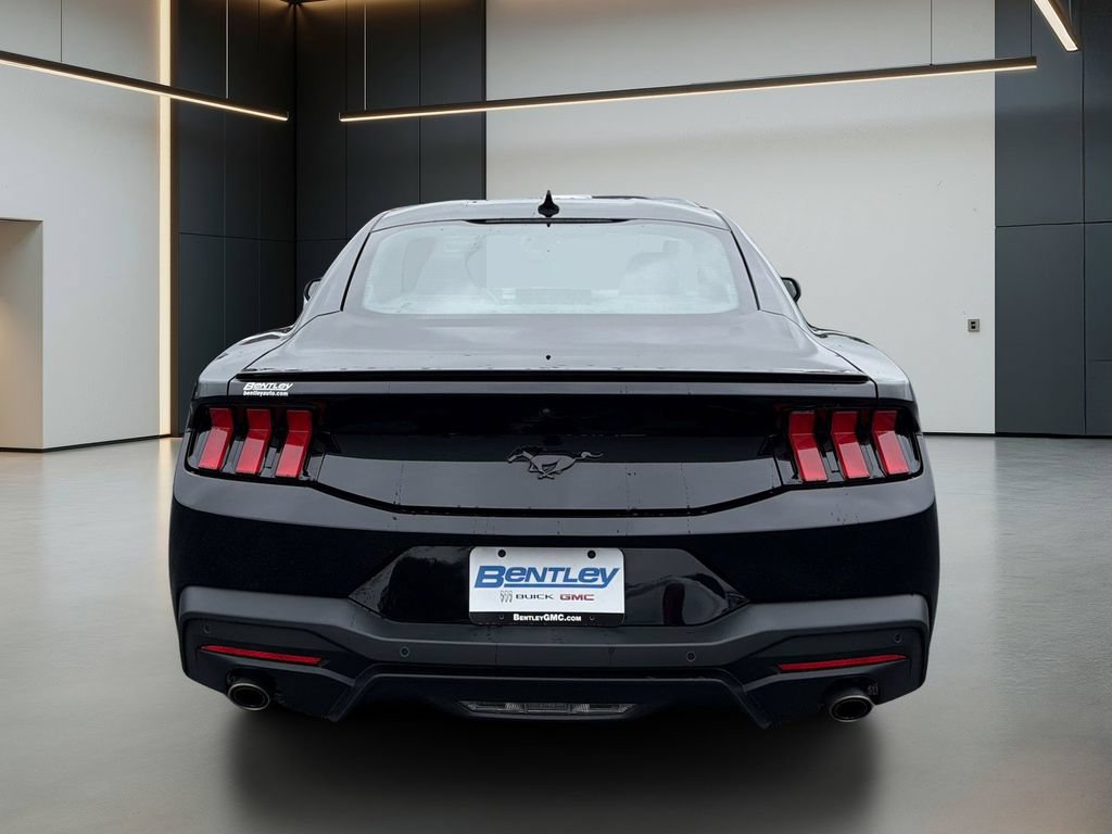 Used 2024 Ford Mustang Coupe RWD image 5