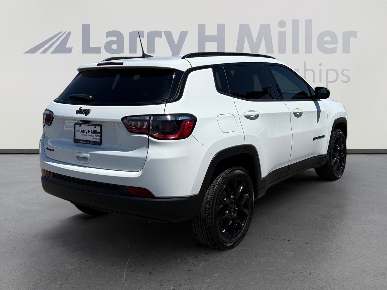 Used 2025 Jeep Compass Latitude w/ Altitude Special Edition AWD/4WD image 5