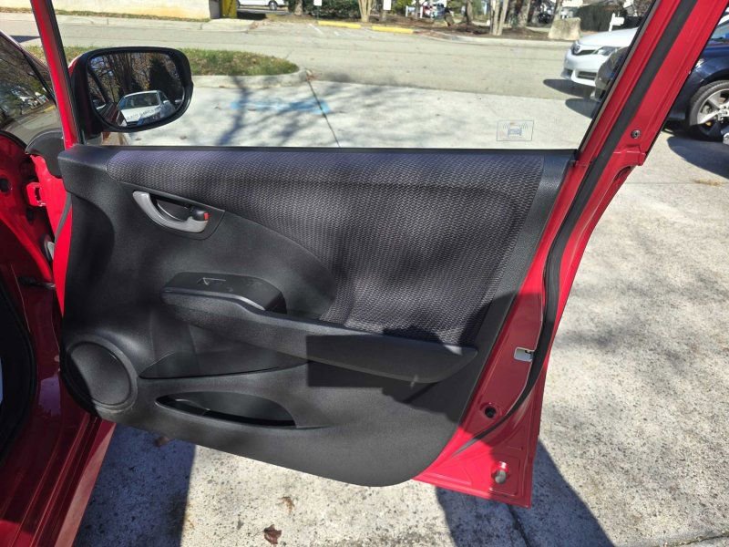 Used 2013 Honda Fit Sport image 17