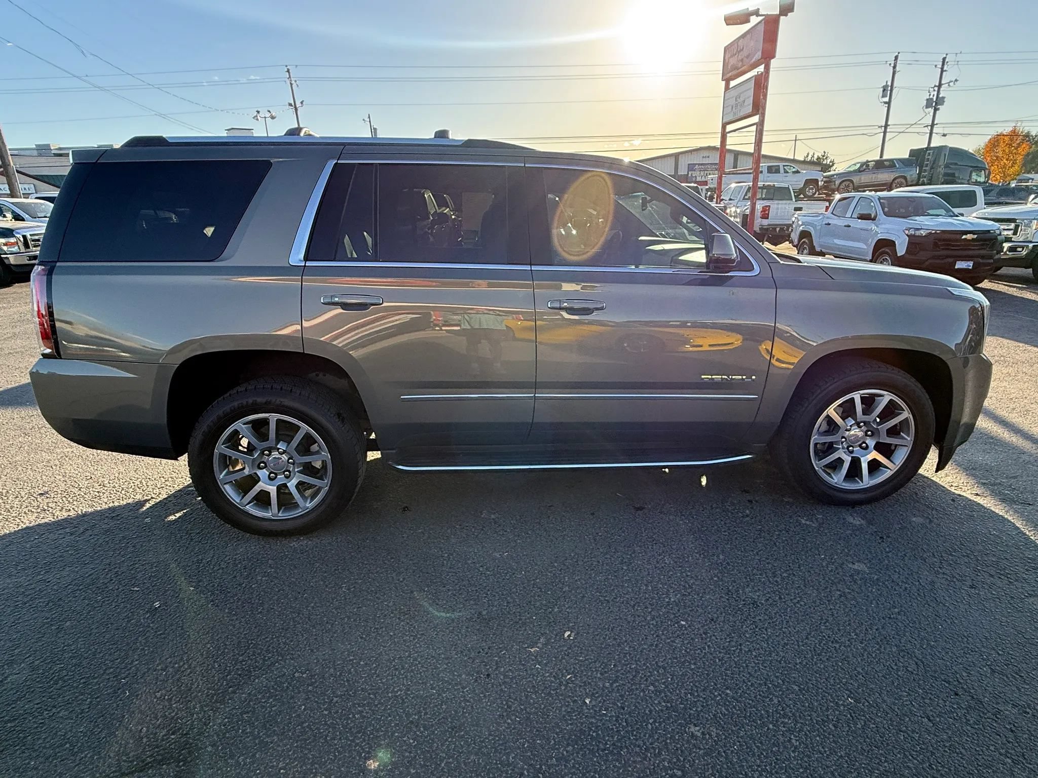 Used 2017 GMC Yukon Denali w/ Open Road Package AWD/4WD image 6