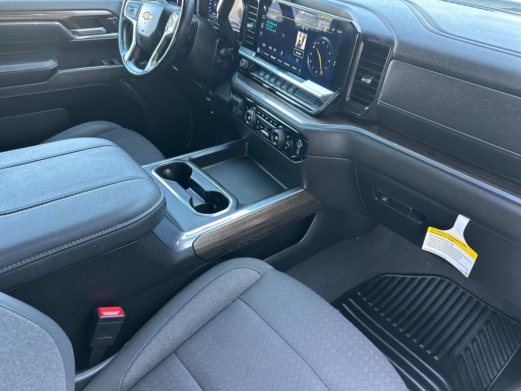Used 2024 Chevrolet Silverado 3500 LT w/ Convenience Package image 14