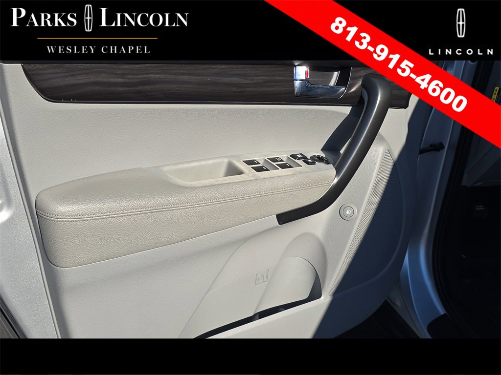 Used 2011 Kia Sorento LX w/ Convenience Pkg image 15