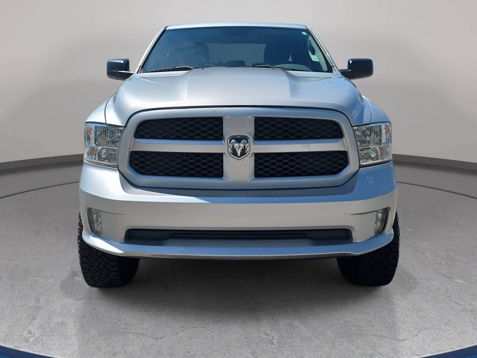Used 2017 RAM 1500 Express RWD image 2