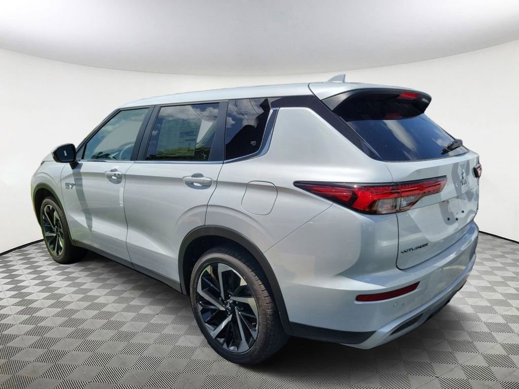 New 2025 Mitsubishi Outlander SE image 3