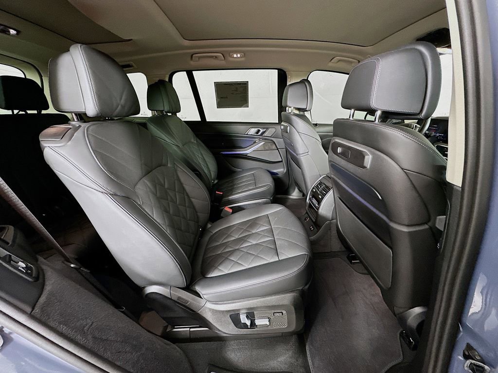 Used 2024 BMW X7 xDrive40i w/ Executive Package image 36