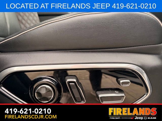 Used 2024 Jeep Grand Cherokee L Summit w/ High Altitude Package AWD/4WD image 16