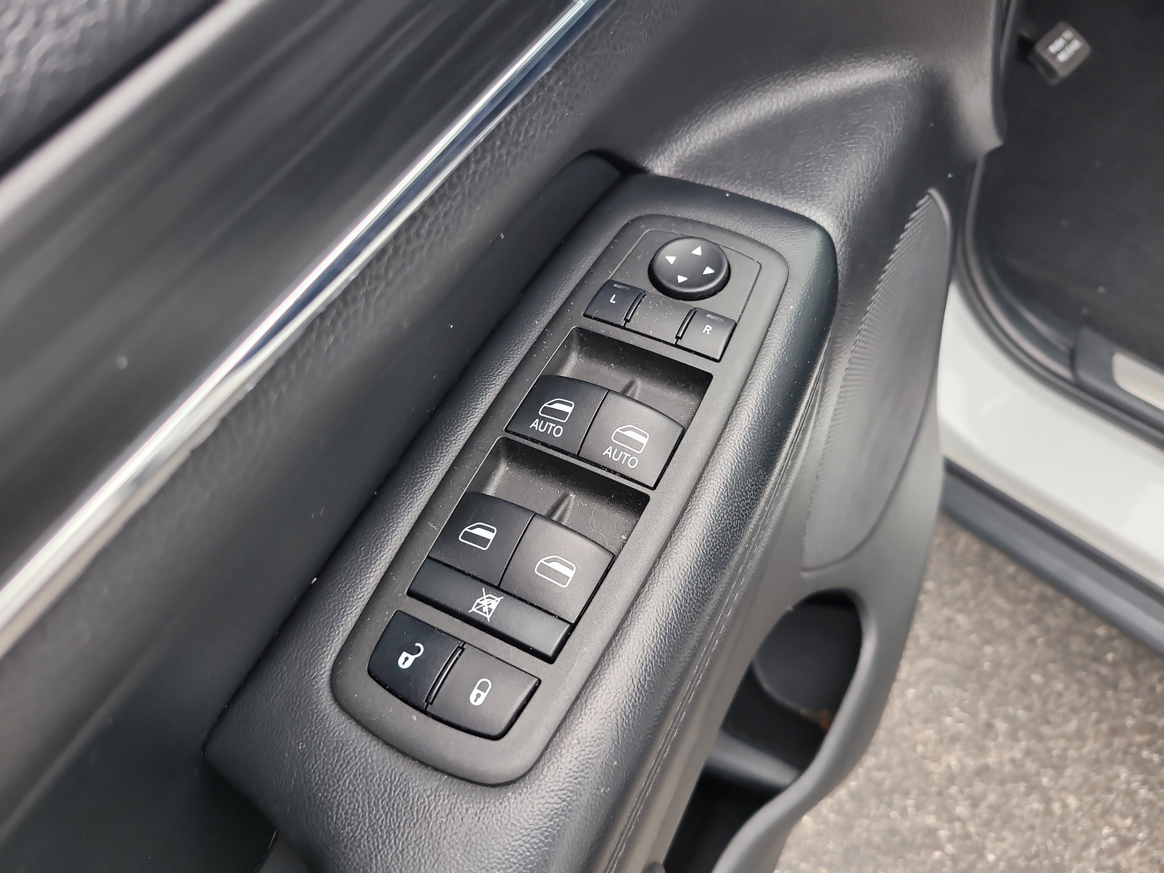 Used 2022 Jeep Grand Cherokee Limited image 16