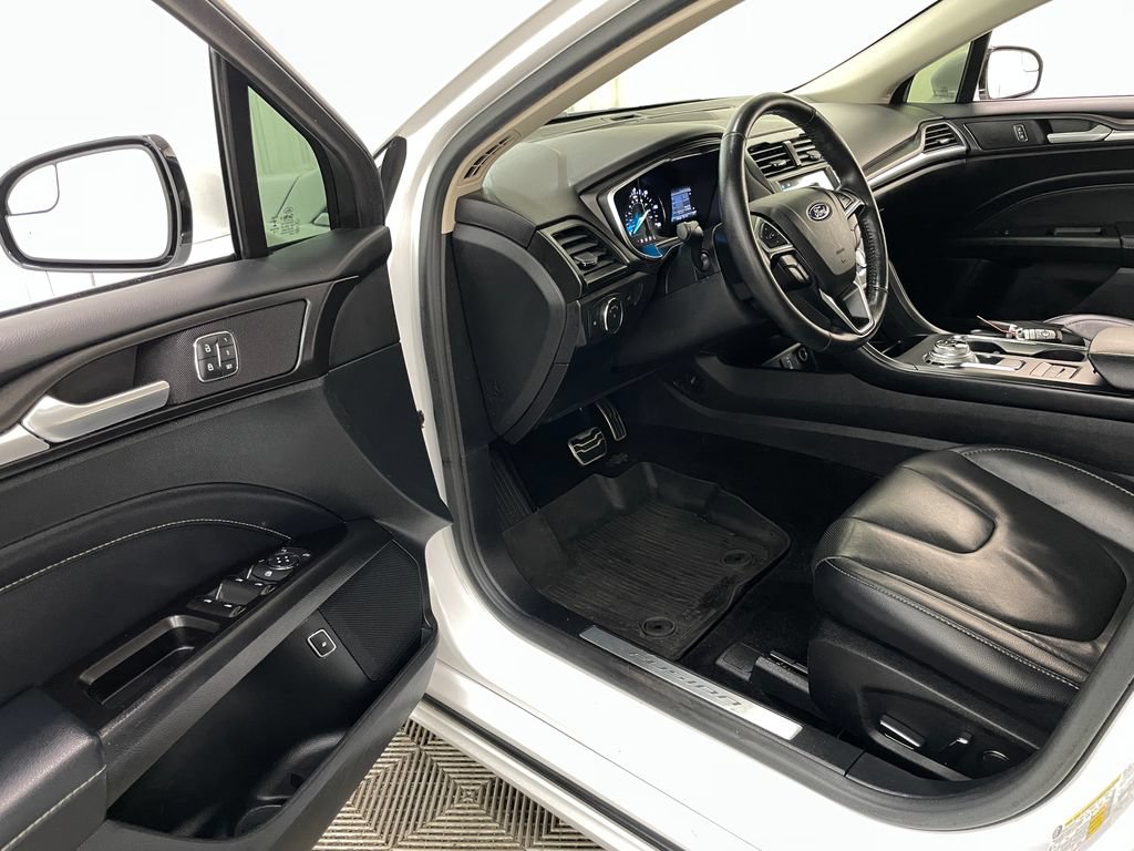 Used 2017 Ford Fusion Titanium FWD image 23