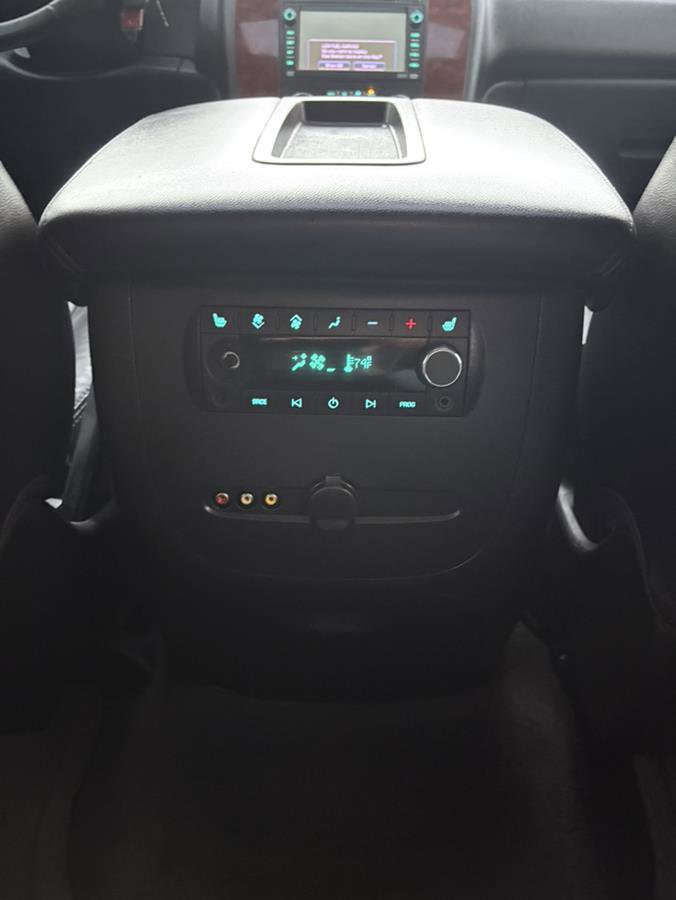 Used 2010 Chevrolet Suburban LTZ image 27