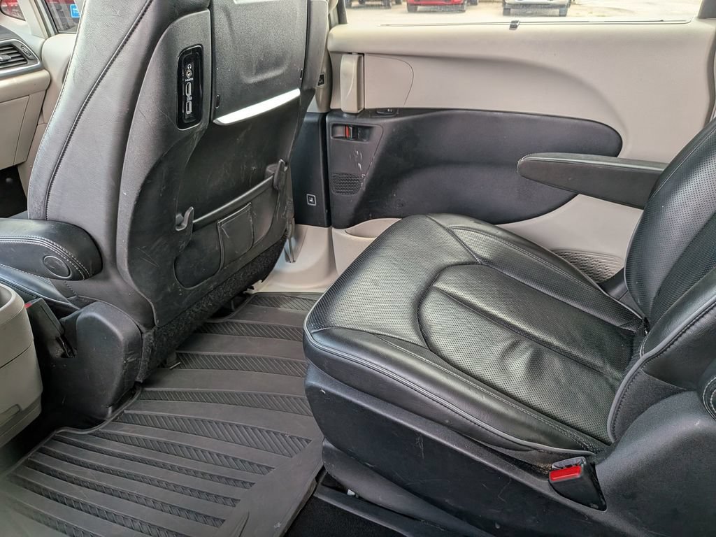 Used 2020 Chrysler Pacifica Limited w/ Advanced Safetytec Group FWD image 30