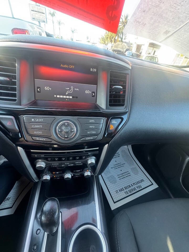 Used 2017 Nissan Pathfinder SV w/ Cargo Package image 9
