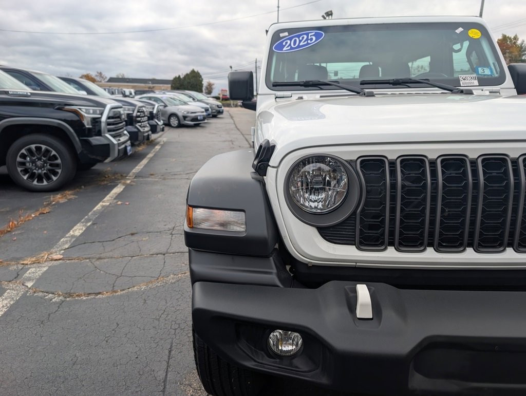 Used 2025 Jeep Wrangler Sport image 12