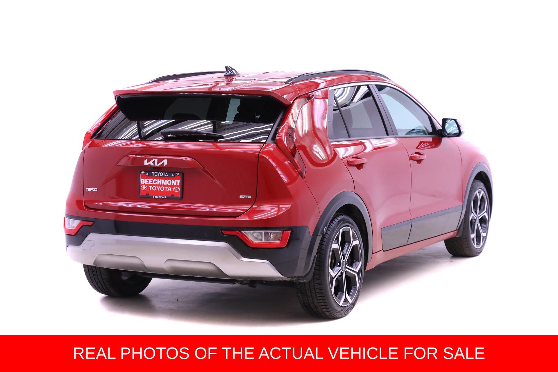 Used 2023 Kia Niro EX Touring image 2