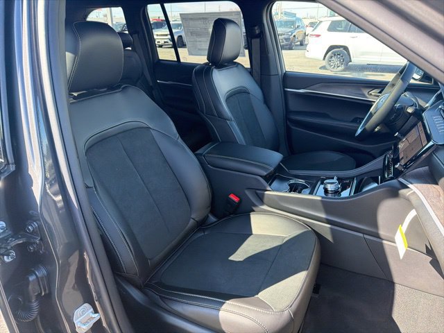 New 2026 Jeep Grand Cherokee Altitude AWD/4WD image 19