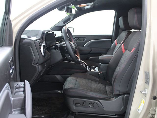 Used 2024 Chevrolet Colorado Z71 w/ Z71 Convenience Package 2 AWD/4WD image 10