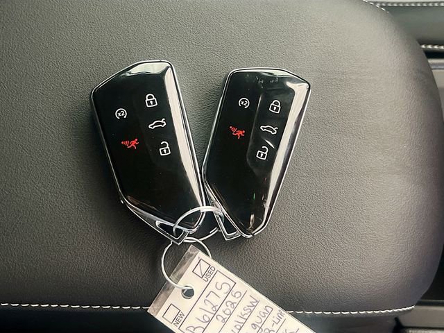 Used 2025 Volkswagen Tiguan SE R-Line image 33