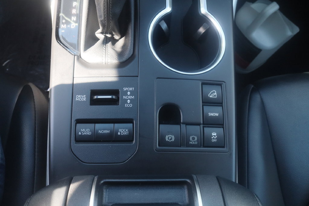 Used 2023 Toyota Highlander XLE AWD/4WD image 16