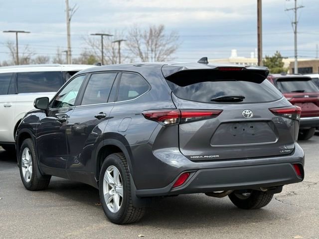 Used 2024 Toyota Highlander LE image 43