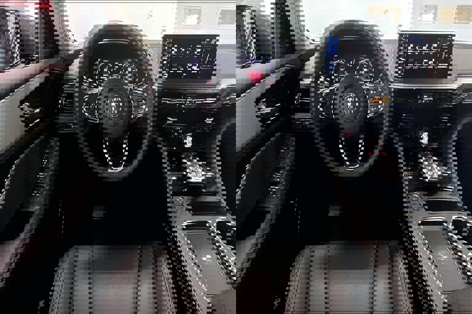 Used 2025 Acura MDX SH-AWD image 13